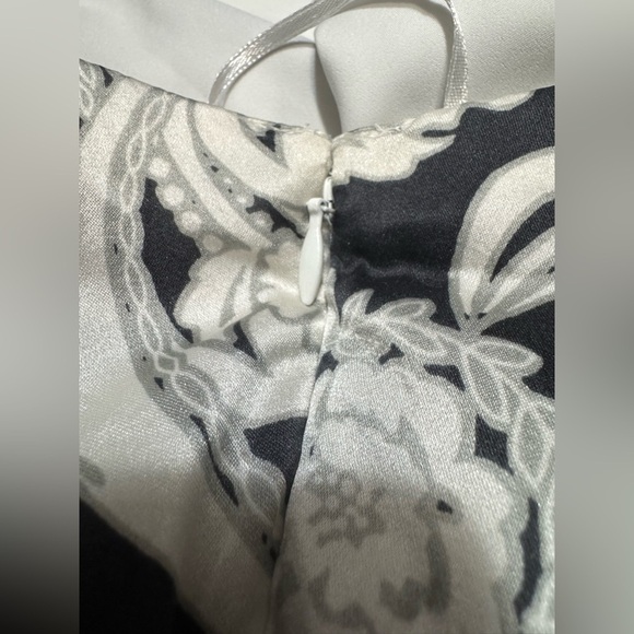 Vintage CACHE Y2K One shoulder top SILK Blouse 
Black and White Size Small - Picture 10 of 12